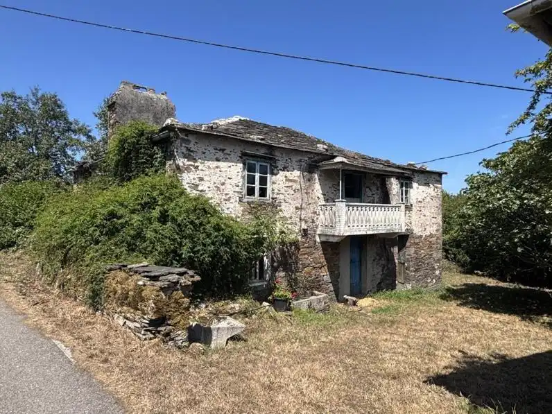 Casa rústica con terraza en venta en Ortigueira