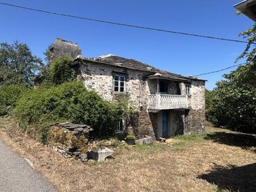 Casa rústica amb balcó en venda a Ortigueira