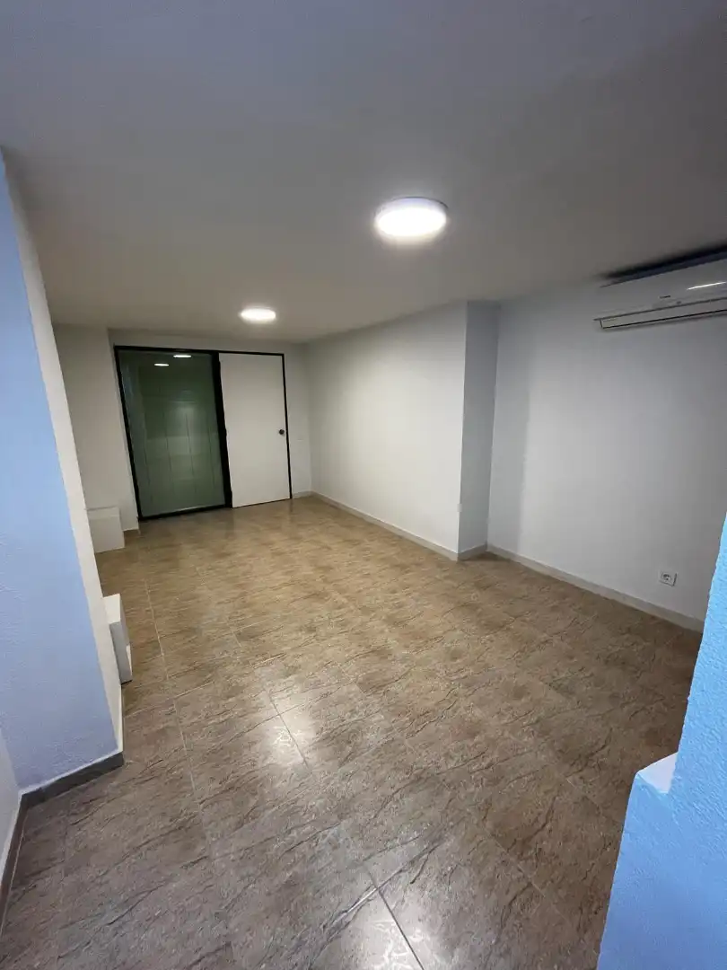 Local comercial en venda a Carrer de Martí Molins, imagen 5