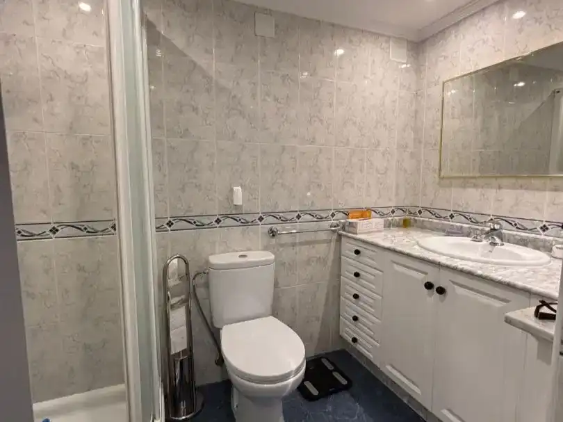 Baño de Piso en venta en Gijón  con Amueblado