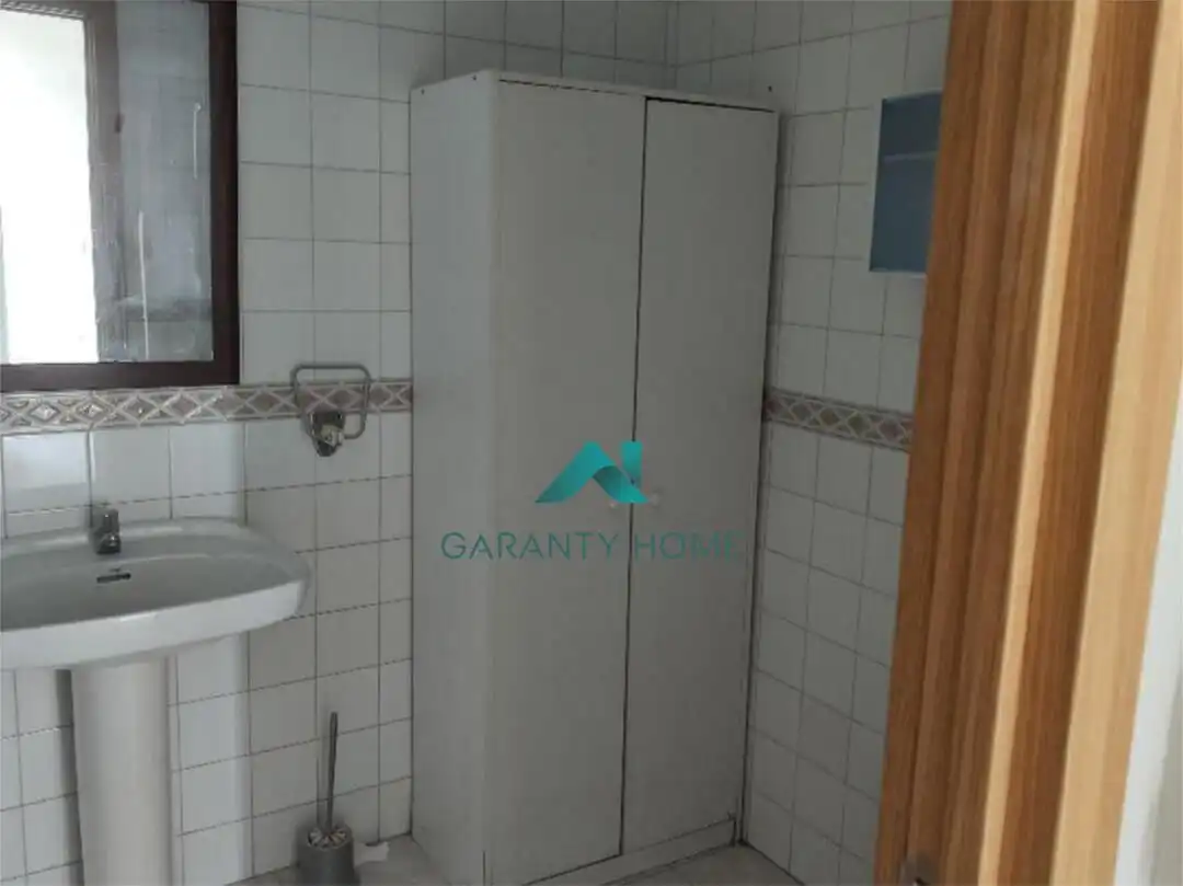 Bathroom of Office for rent in Madrid