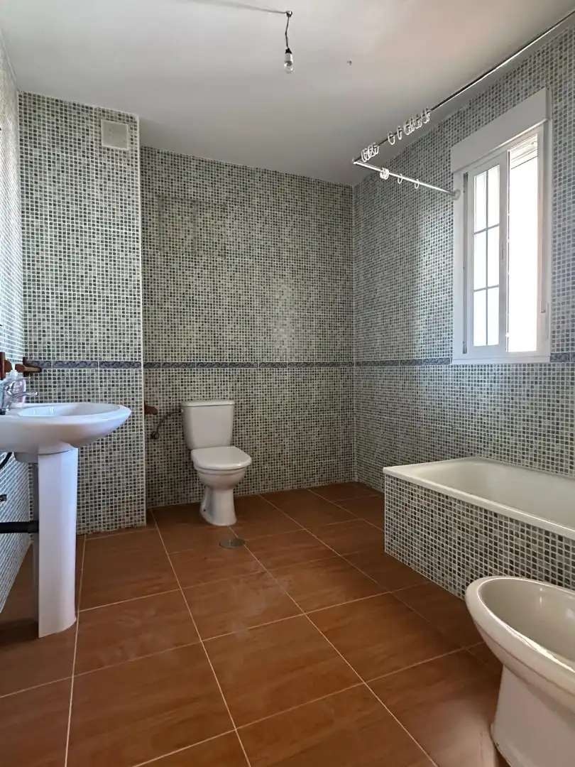 Baño de Casa adosada en venta en Lobón con Terraza y Balcón