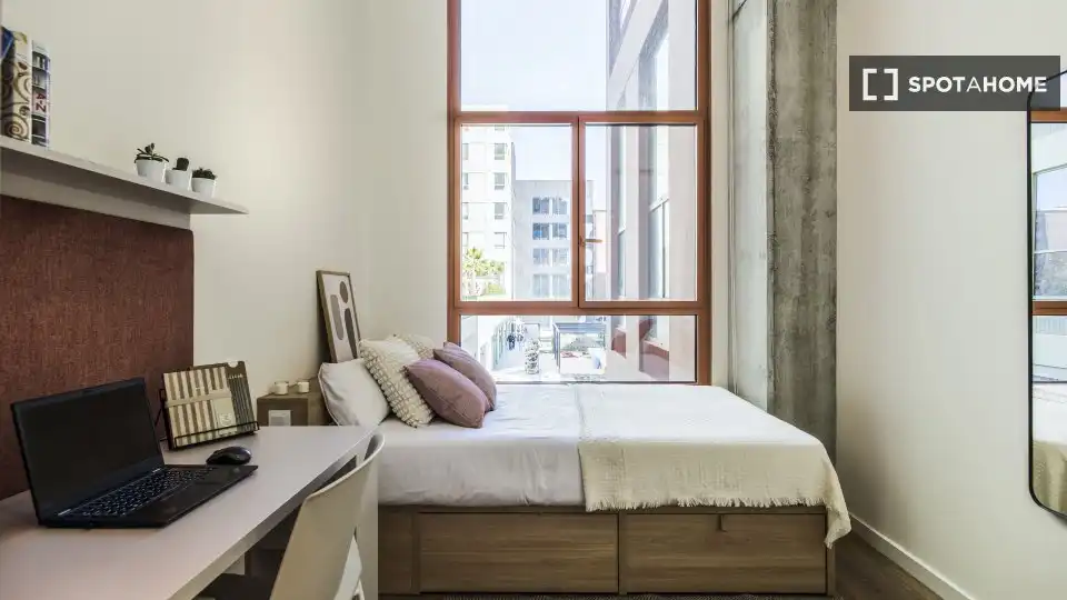 Room in El Besós i el Maresme