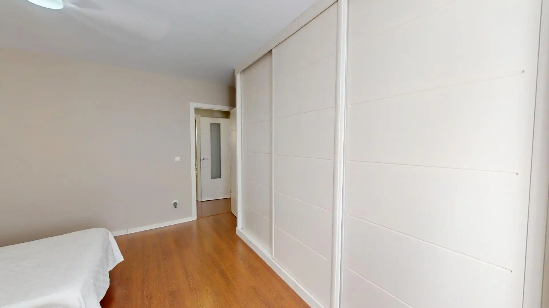 Habitación de Piso de alquiler en Fuengirola con Aire acondicionado, Parquet y Terraza