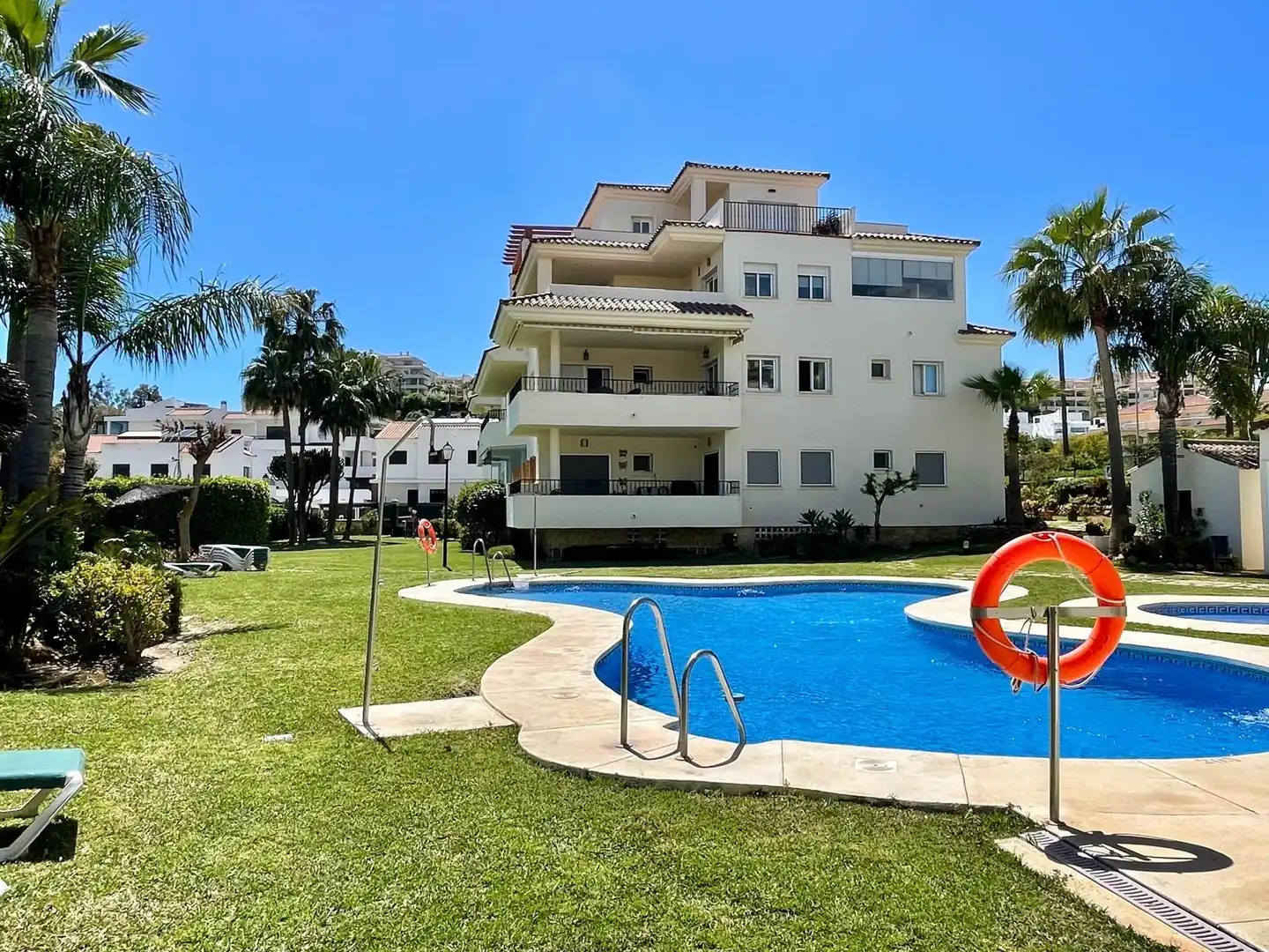 Vista exterior de Ático en venta en Mijas con Aire acondicionado, Calefacción y Jardín privado