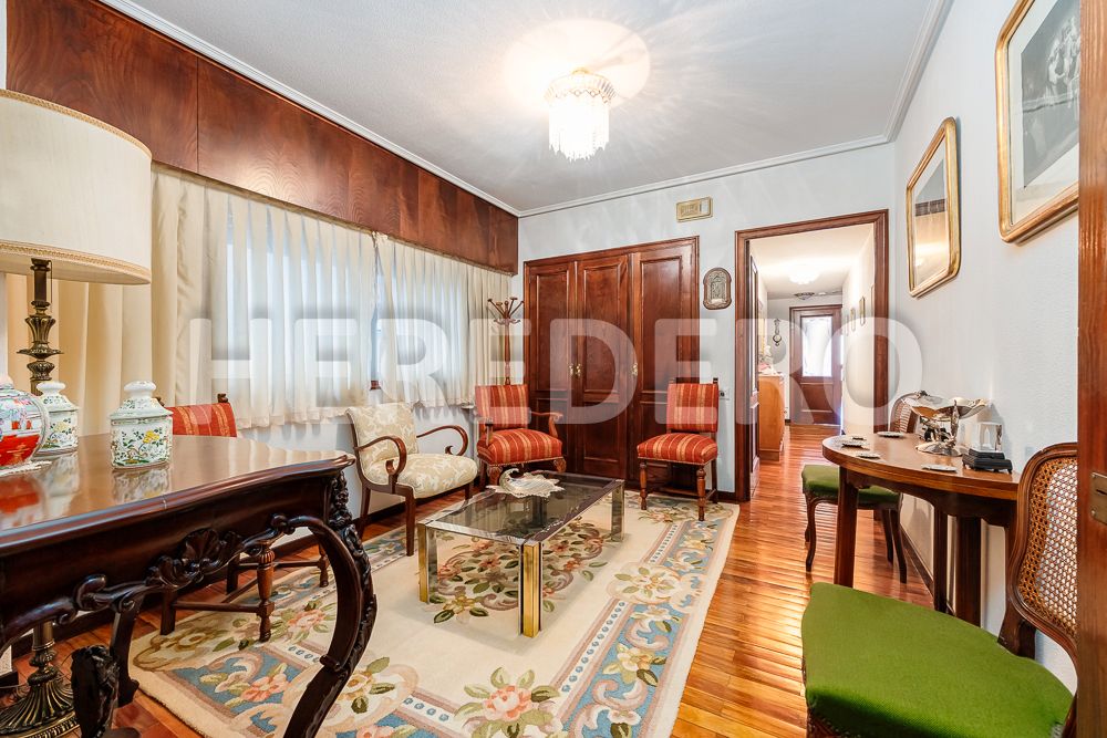 Sala de estar de Piso en venta en Vigo  con Calefacción, Trastero y Balcón