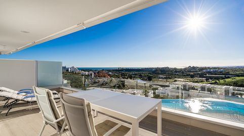 Moderno Apartamento de 3 dormitorios con vistas panorámicas al mar en Cancelada, Estepona