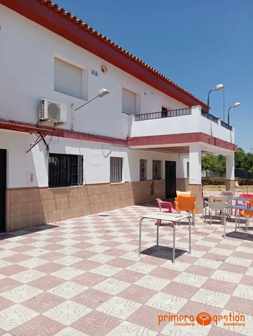 Chalet con piscina en venta en Carmona, imagen 6