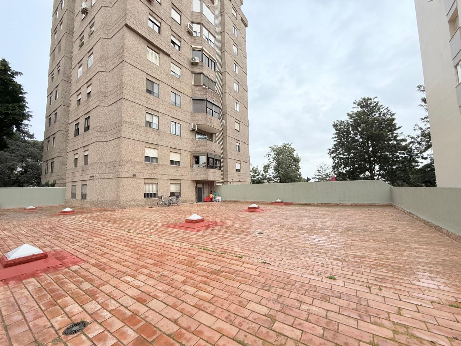 Vista exterior de Pis en venda en Jerez de la Frontera amb Terrassa i Traster