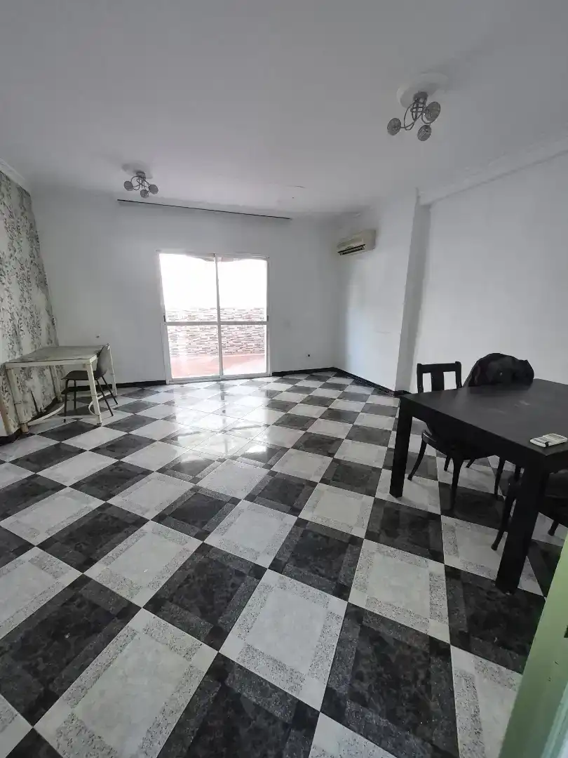 Sala d'estar de Casa adosada en venda en Sevilla amb Aire condicionat, Traster i Balcó