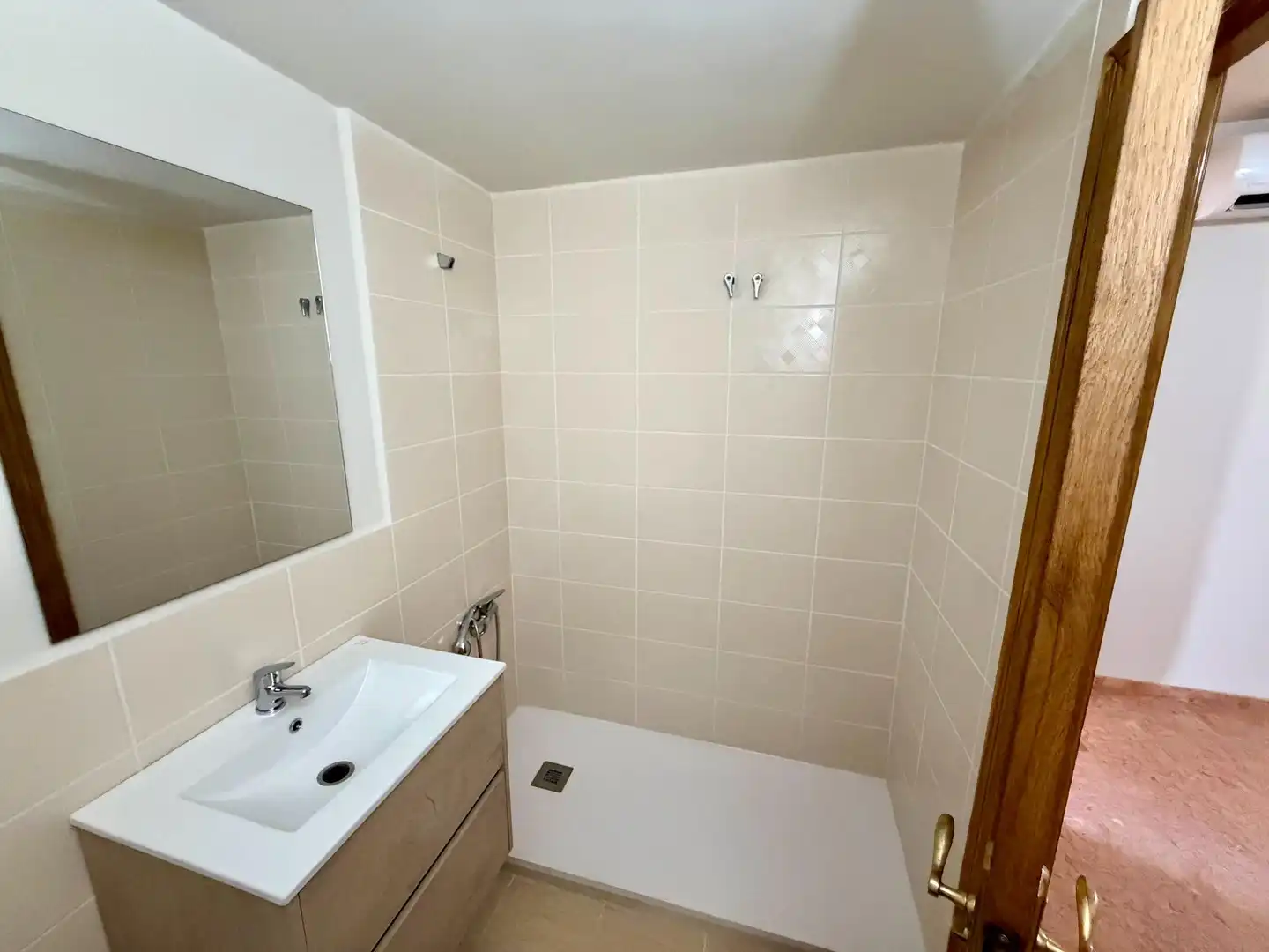 Badezimmer von Wohnung zum Verkauf in Almussafes mit Klimaanlage