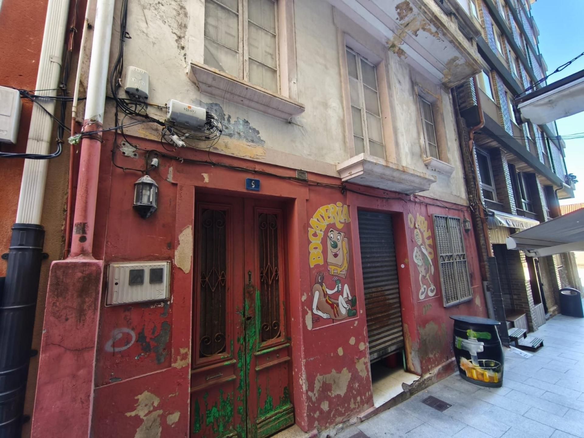 Vista exterior de Casa adosada en venda en Ribeira amb Balcó