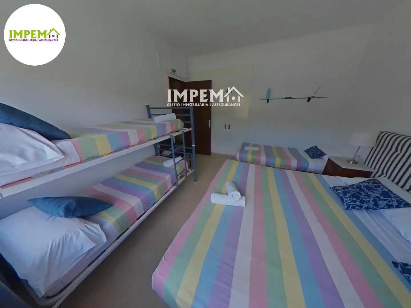 Dormitori de Casa o xalet en venda en La Llacuna amb Calefacció, Terrassa i Piscina