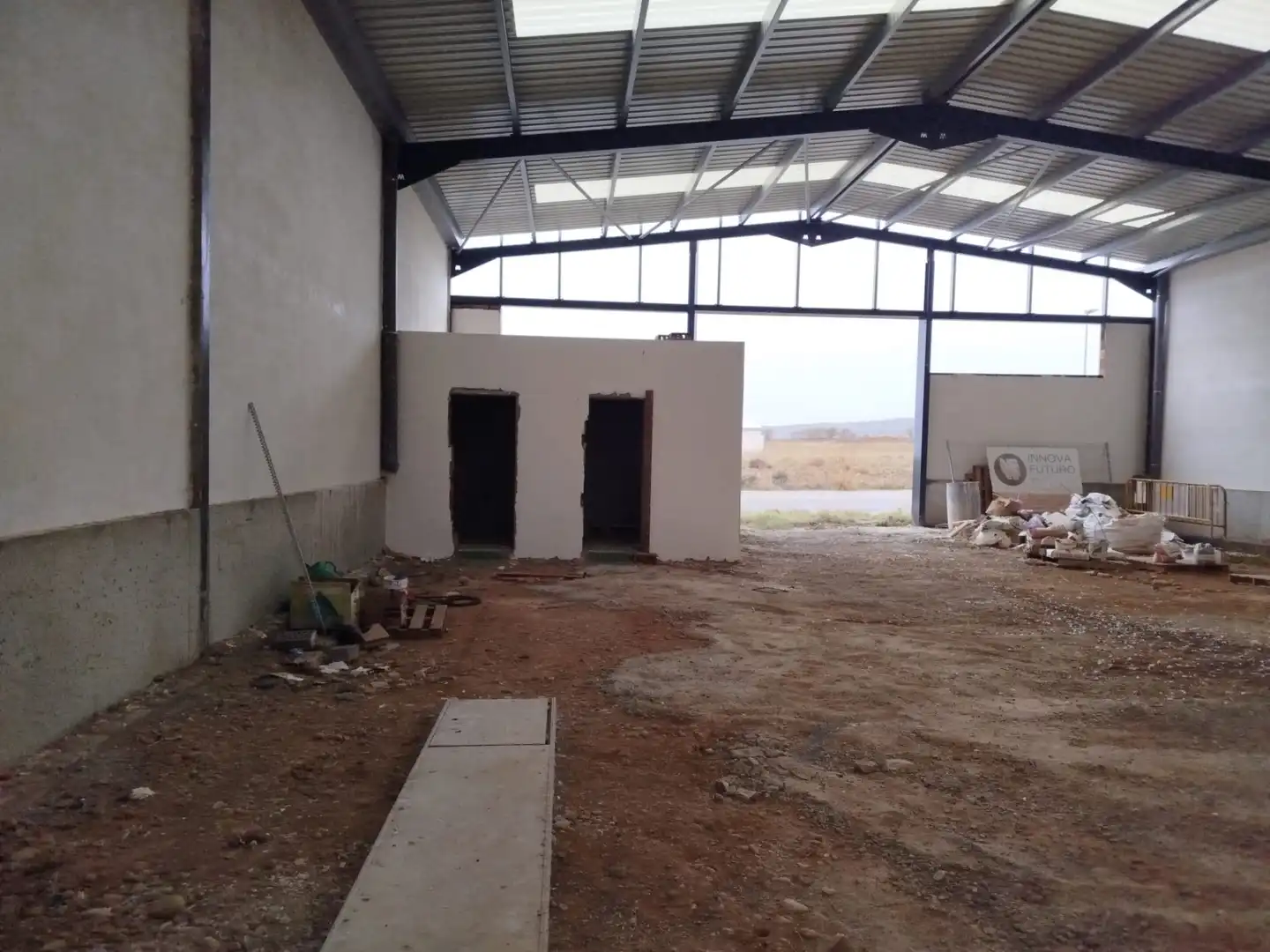 Fabrikhallen zum Verkauf in Avenida General Coll, 13, Alcampell