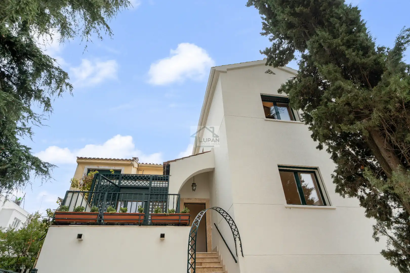 Außenansicht von Maisonette zur Miete in  Madrid Capital mit Klimaanlage, Heizung und Parkett