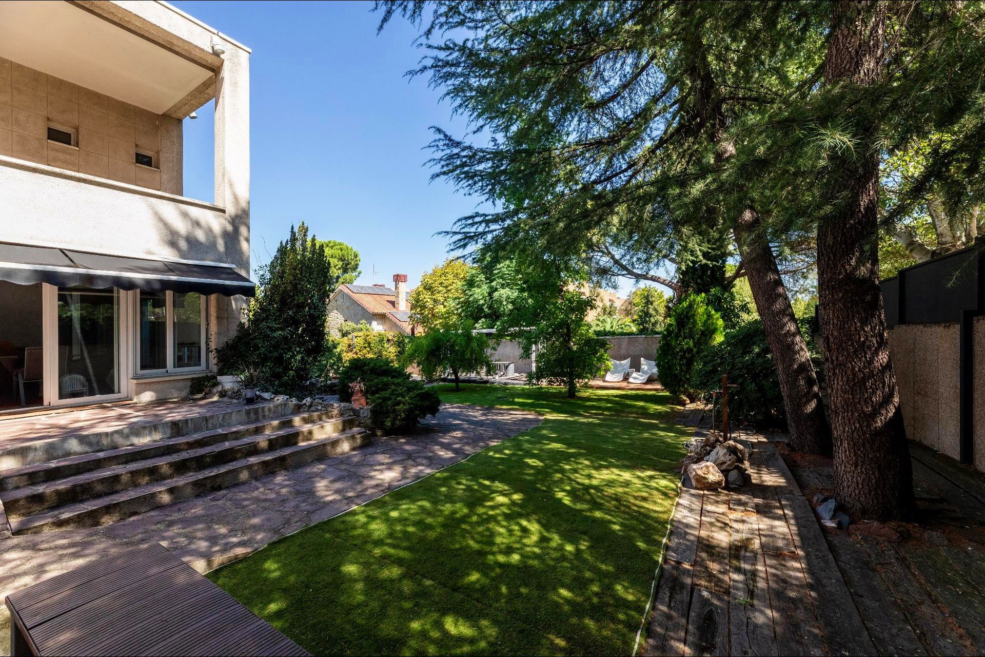 Jardí de Casa o xalet en venda en Majadahonda amb Aire condicionat, Jardí privat i Piscina