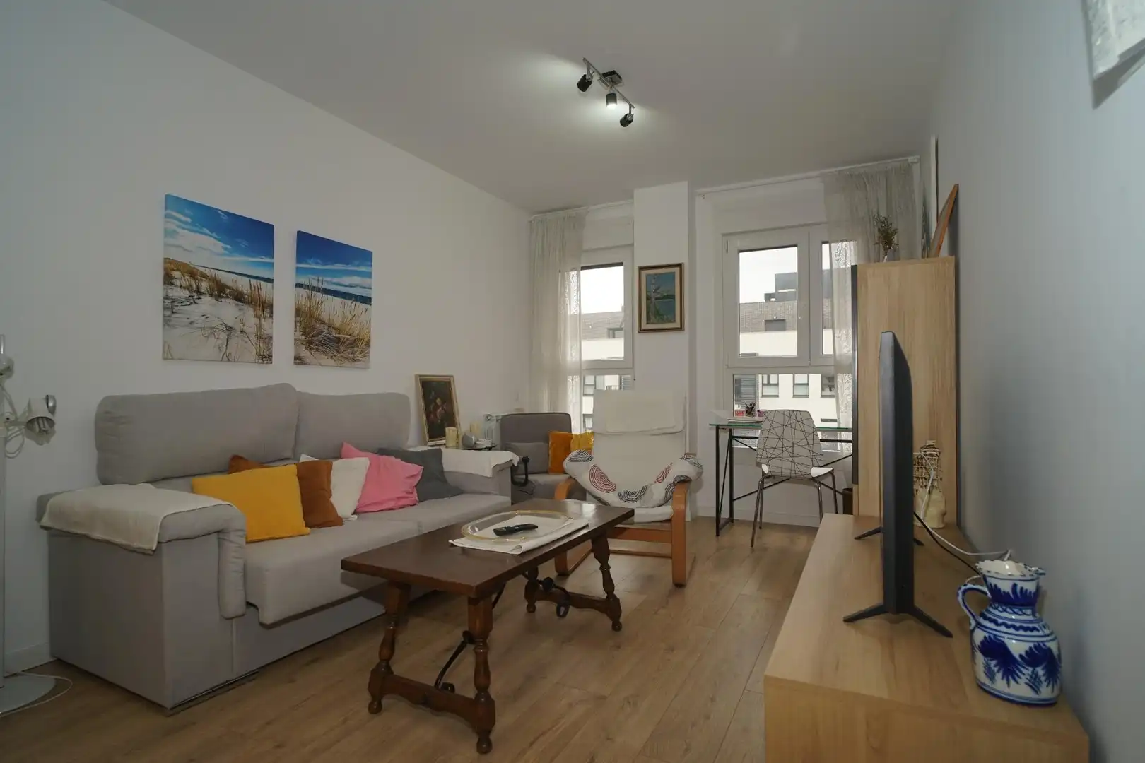 Wohnzimmer von Wohnung zur Miete in Santa Cruz de Bezana mit Parkett