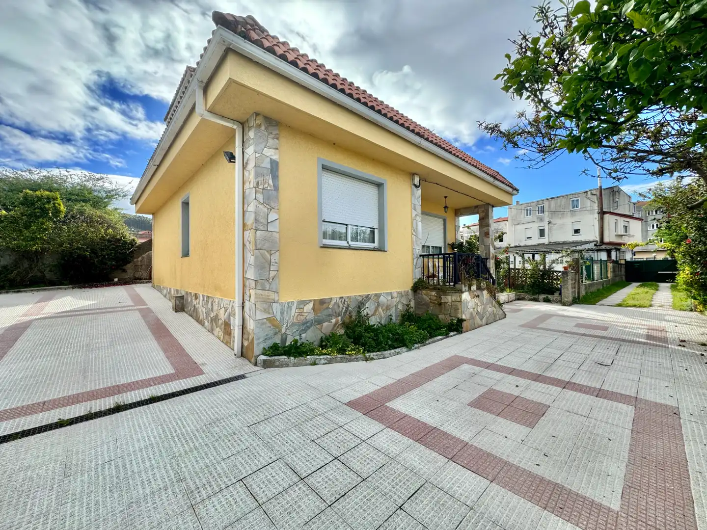 Exterior view of Houses for sale in Arteixo  with Heating, Private garden and Parquet flooring