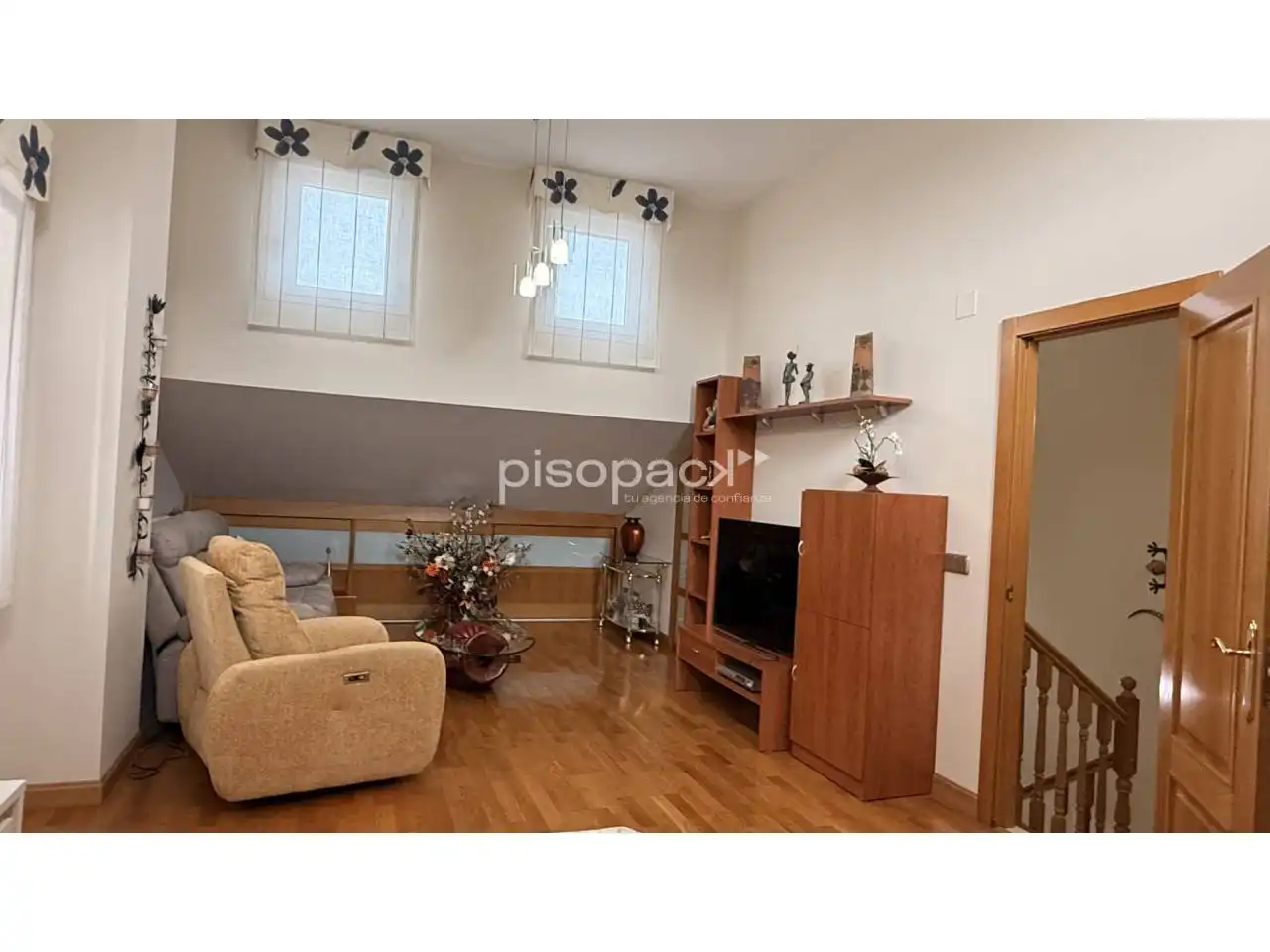 Sala de estar de Casa adosada en venta en Berrioplano / Berriobeiti con Calefacción, Jardín privado y Parquet