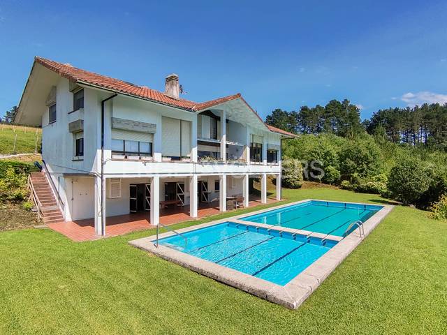 Casa-chalet en Venta en Garai