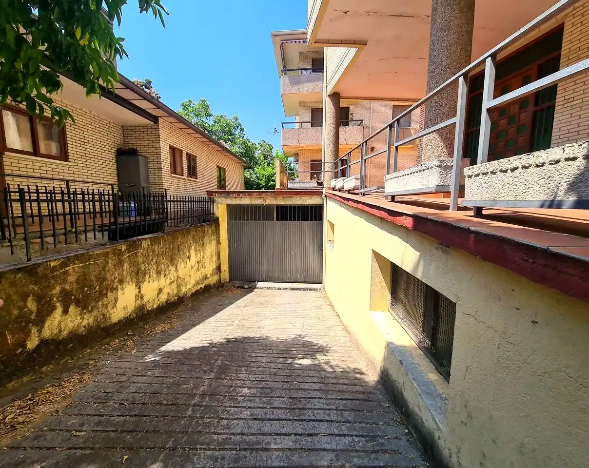 Parking de Piso en venta en La Adrada  con Aire acondicionado, Terraza y Amueblado