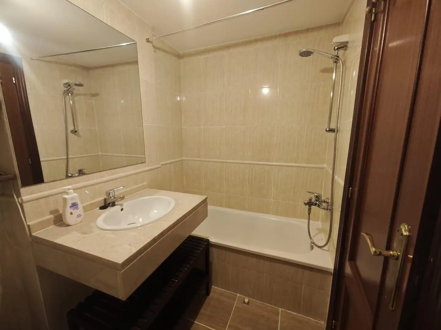 Bathroom of Flat for rent in Culleredo  with Heating, Parquet flooring and Storage room