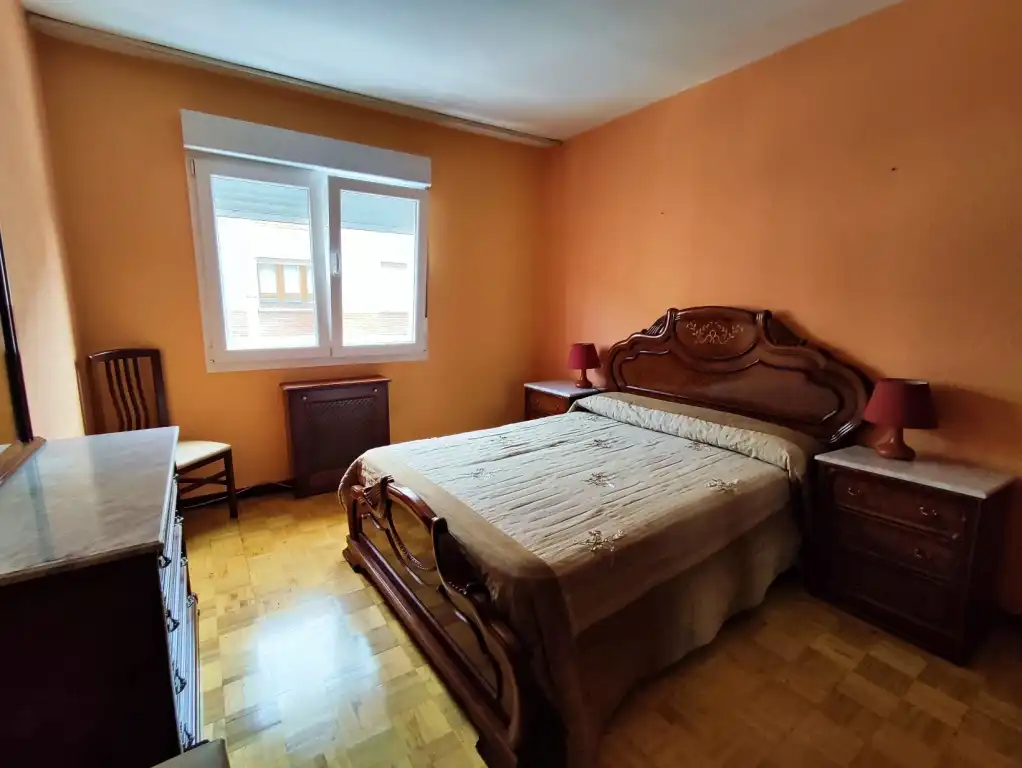 Habitación de Piso en venta en Gijón  con Calefacción, Parquet y Amueblado