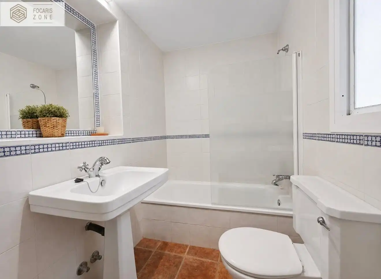 Bathroom of Ground floor for sale in Estepona  with Private garden, Terrace and Community pool