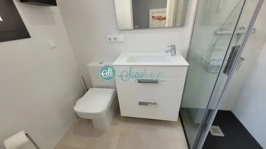 Baño de Piso de alquiler en Segovia con Aire acondicionado, Calefacción y Terraza