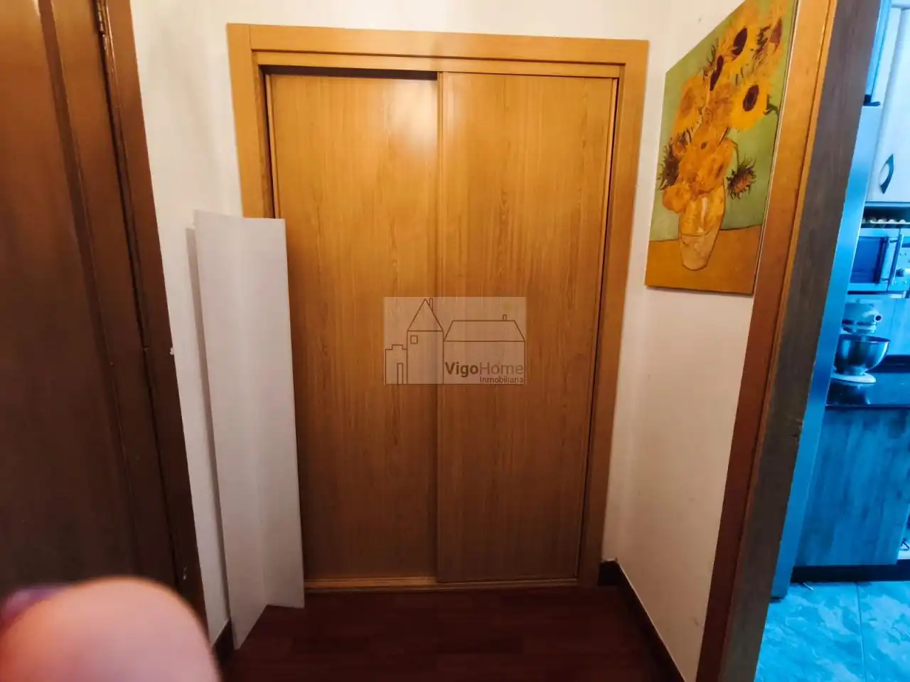 Habitación de Piso en venta en Vigo  con Calefacción, Terraza y Trastero