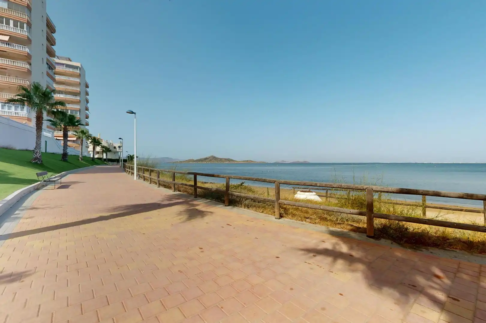 Vista exterior de Pis en venda en La Manga del Mar Menor amb Aire condicionat, Calefacció i Terrassa