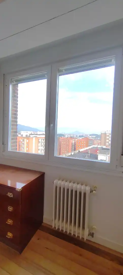 Schlafzimmer von Wohnung zur Miete in Bilbao  mit Heizung, Parkett und Terrasse