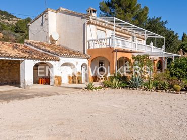 House with garden for sale in Parcent
