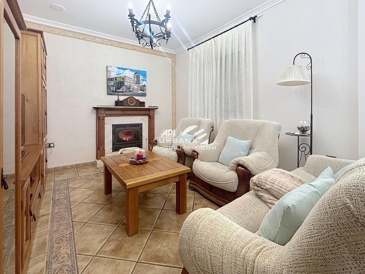 Sala d'estar de Casa o xalet en venda en Lucena amb Piscina