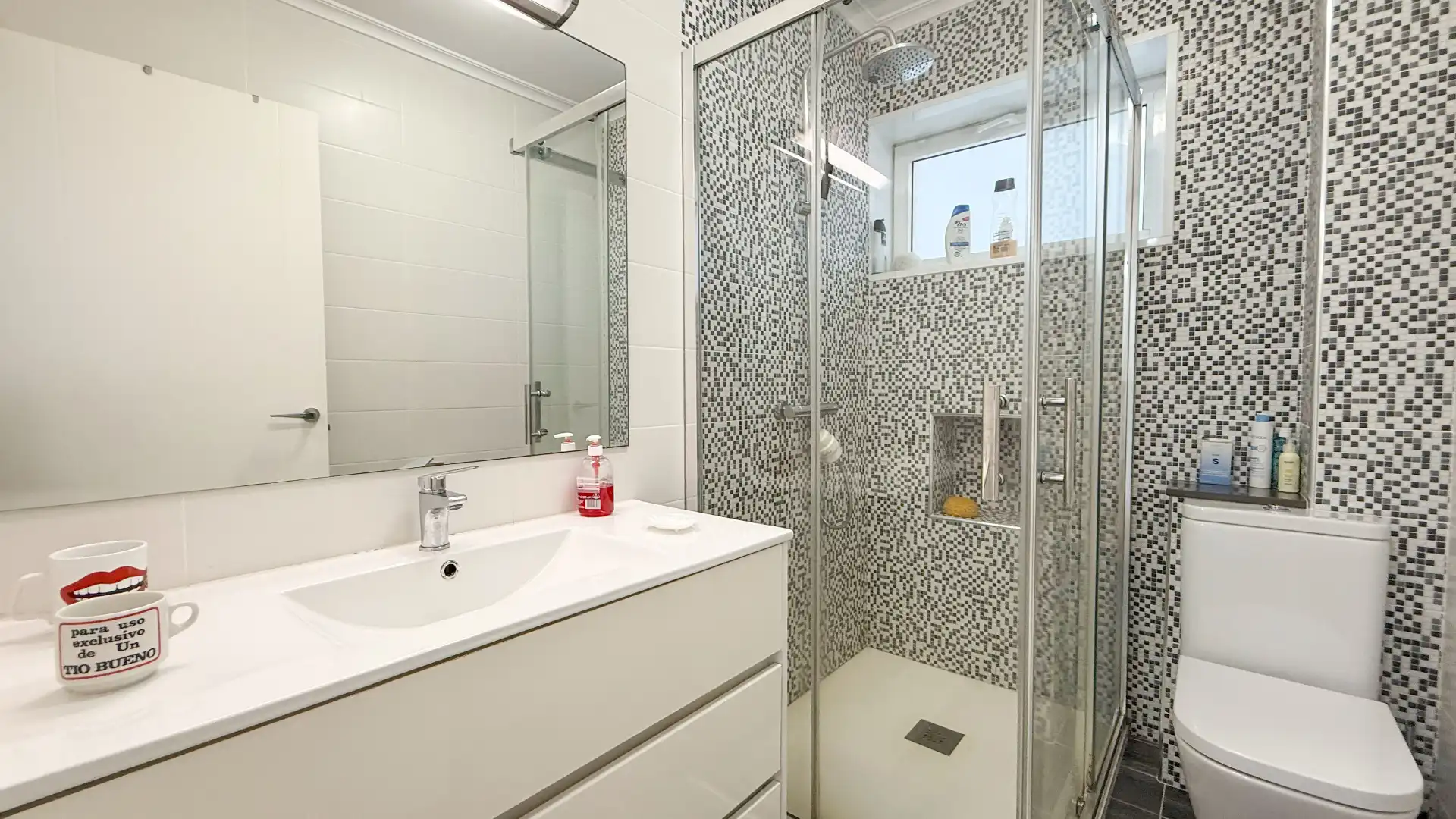 Baño de Piso en venta en Vigo  con Calefacción, Jardín privado y Amueblado