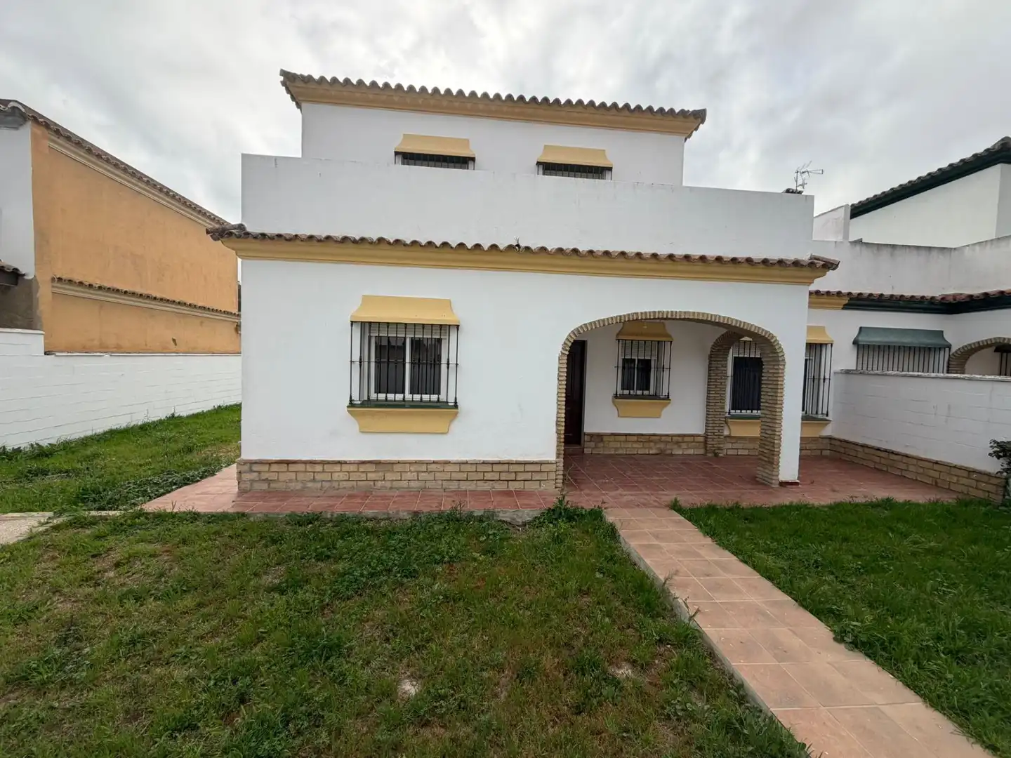 Vista exterior de Casa o chalet en venta en Chiclana de la Frontera con Terraza
