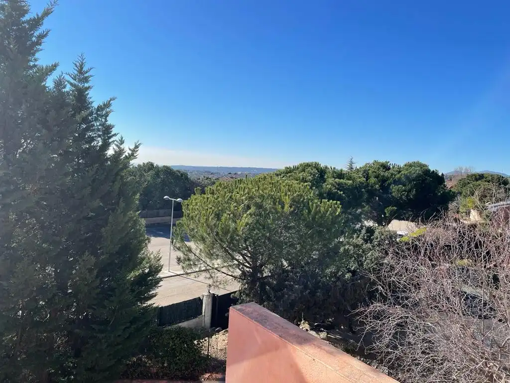 Vista exterior de Casa o xalet de lloguer en Torrelodones amb Calefacció, Jardí privat i Terrassa