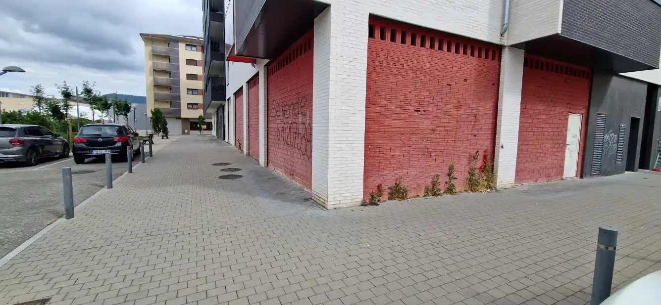 Vista exterior de Local en venta en Villava / Atarrabia