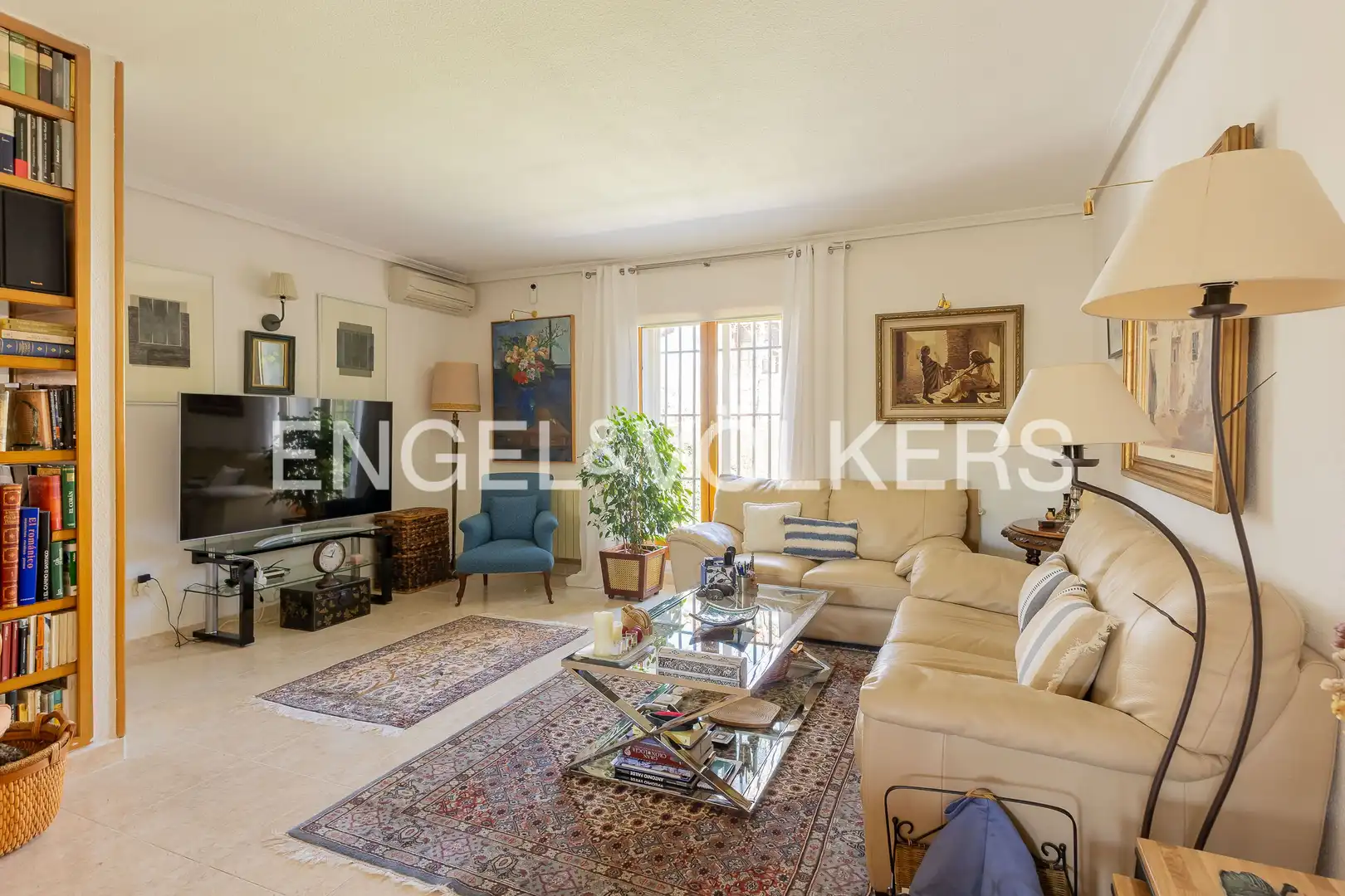 Sala d'estar de Casa o xalet en venda en Boadilla del Monte amb Aire condicionat, Calefacció i Jardí privat