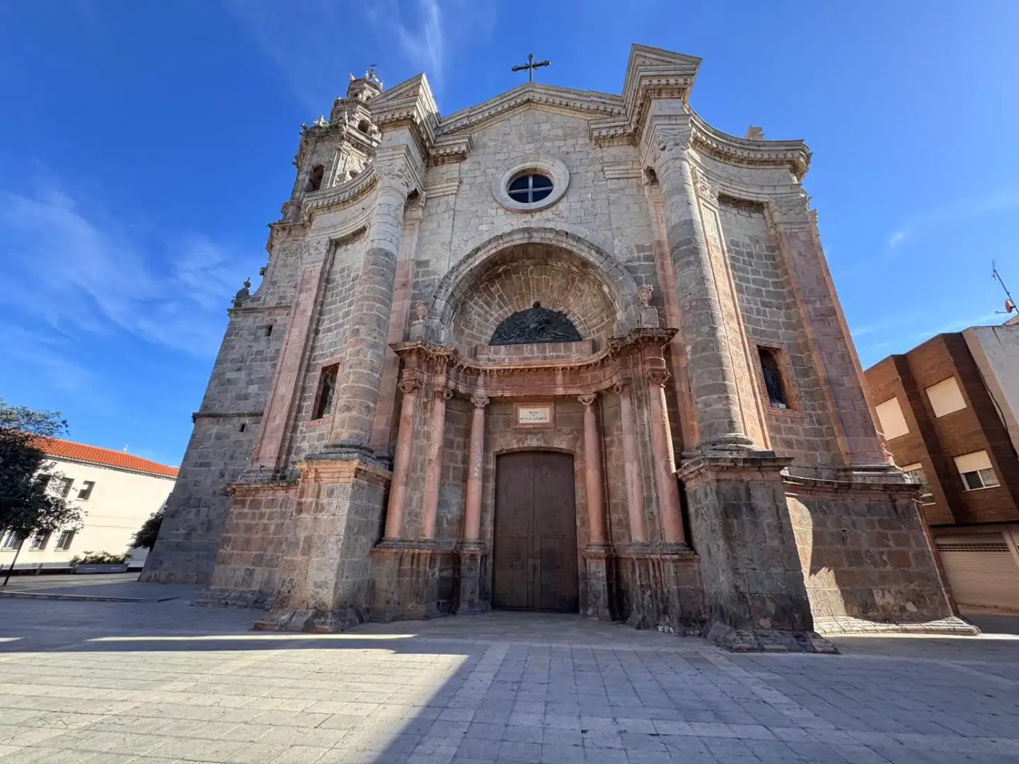 Vista exterior de Edifici en venda en La Vall d'Uixó