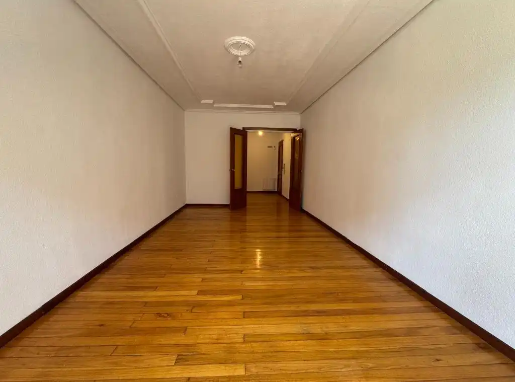 Wohnung zum Verkauf in Los Corrales de Buelna  mit Heizung, Parkett und Abstellraum