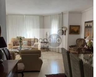 Sala d'estar de Pis de lloguer en  Sevilla Capital amb Aire condicionat, Terrassa i Moblat