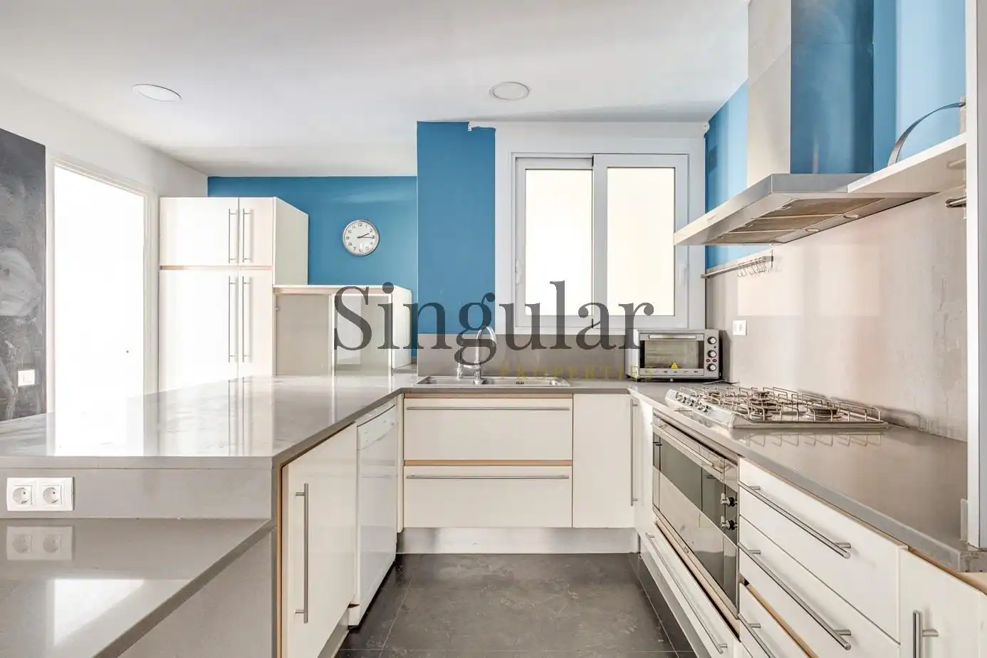 Cocina de Piso en venta en Barcelona con Calefacción y Alarma