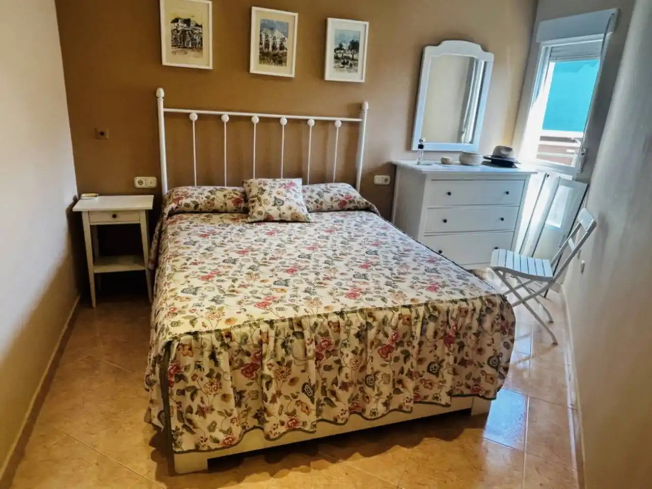 Dormitori de Apartament de lloguer en Almuñécar amb Terrassa i Piscina comunitària