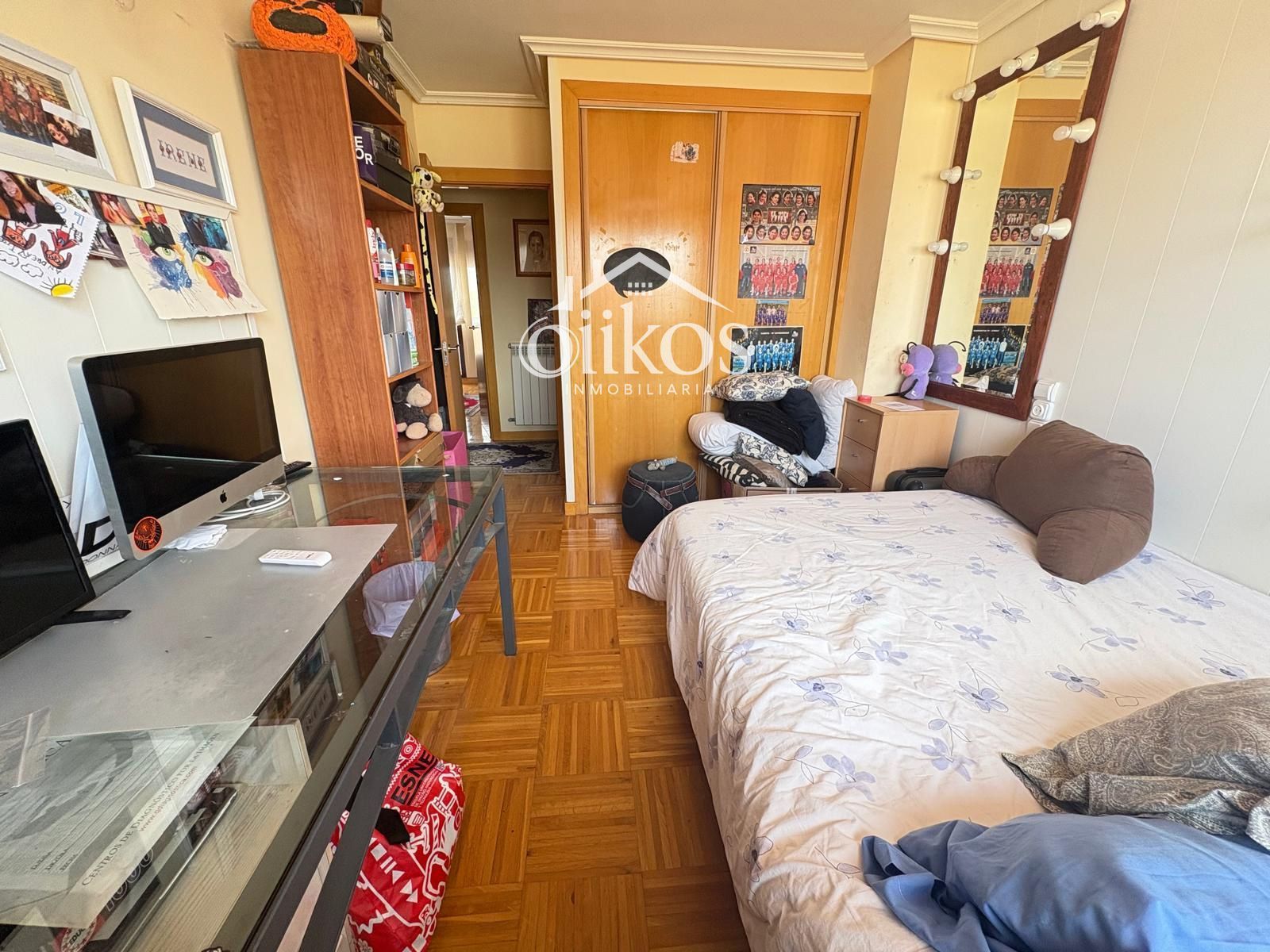 Habitación de Casa adosada en venta en Villares de la Reina con Calefacción, Piscina y Balcón