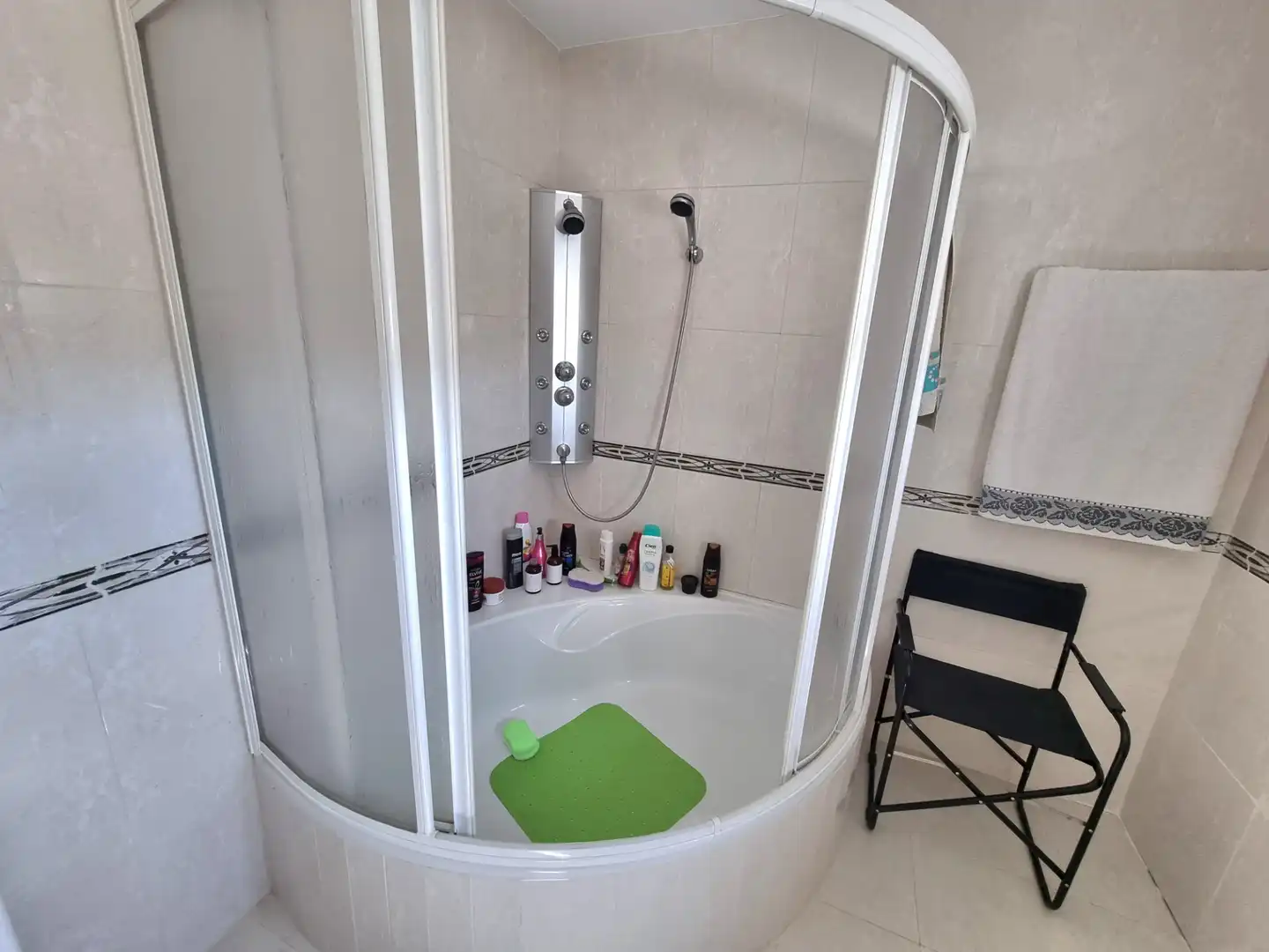Bany de Casa o xalet en venda en Escalona amb Aire condicionat, Jardí privat i Traster