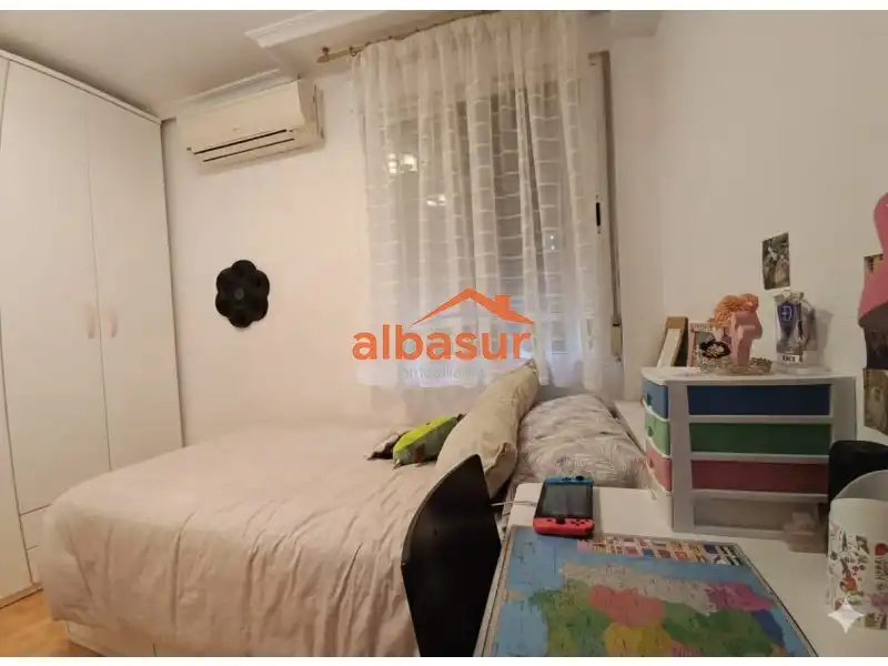 Bedroom of Flat for sale in Córdoba  with Air Conditioner and Heating