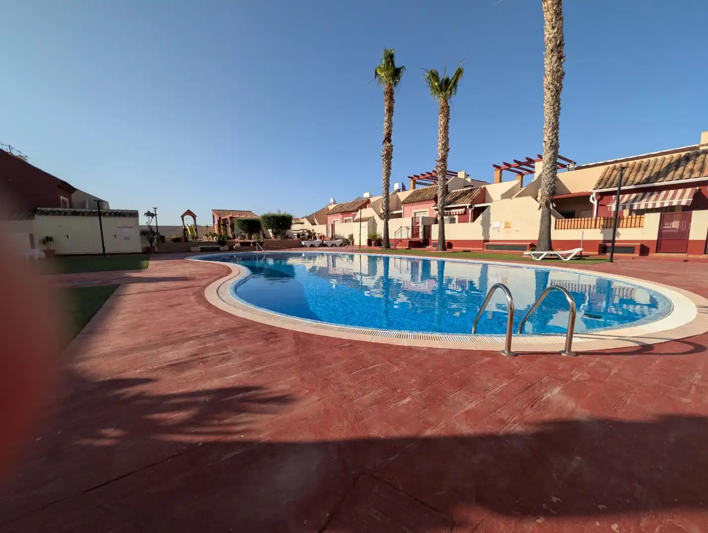 Piscina de Casa adosada en venda en Mazarrón amb Aire condicionat, Jardí privat i Piscina comunitària