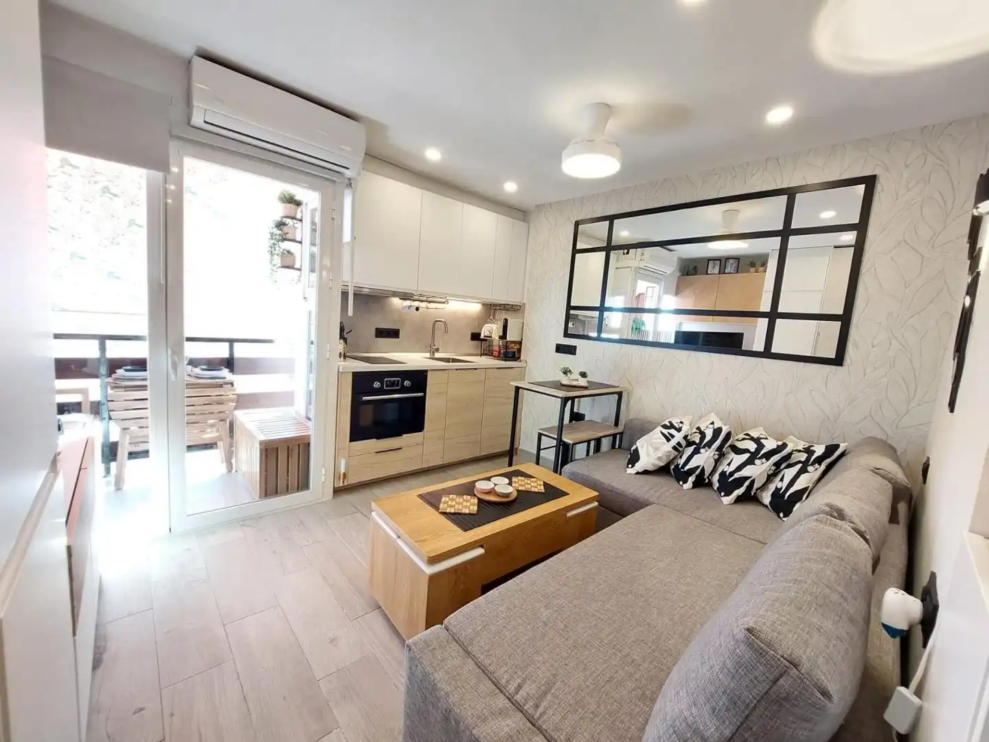 Living room of Study for sale in Benalmádena  with Air Conditioner, Private garden and Furnished