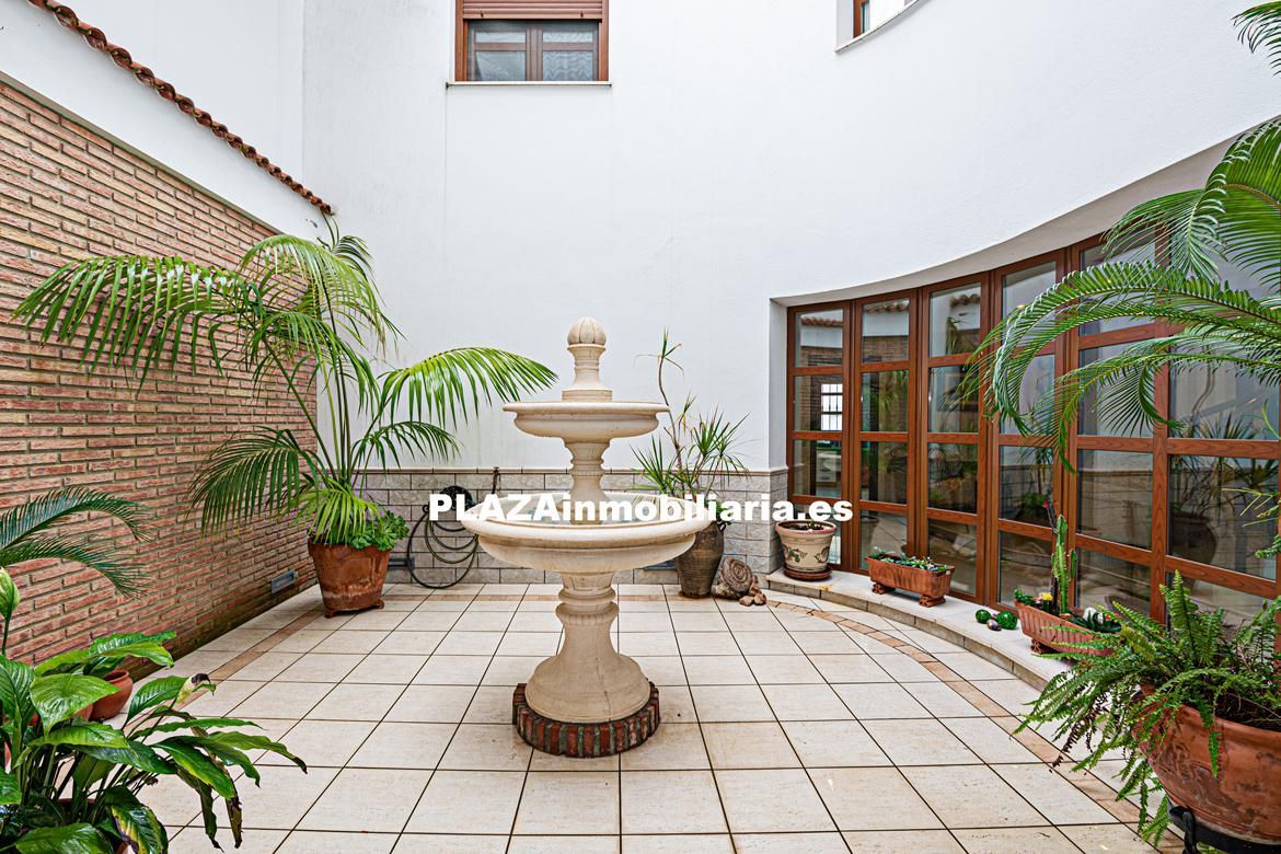 Jardí de Casa o xalet en venda en Lucena amb Aire condicionat, Traster i Piscina